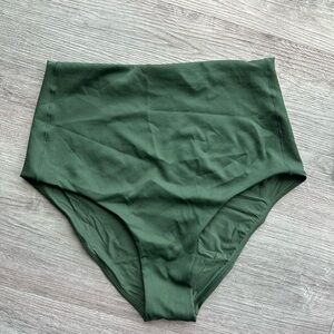 Left on Friday Hi Tide Green Swim Bottoms, Size XL (only worn one vacation)